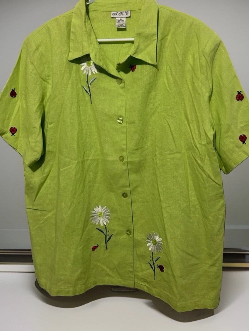 AKC Top 2X Lime Green Embroidery Linen Blend Lady Bugs Daisies Camp Shirt Blouse